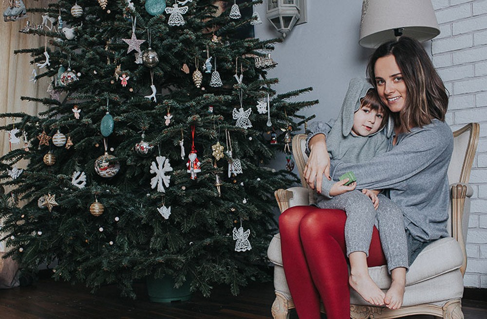 Christmas family portraits in london christmas mini sessions