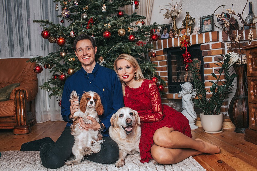 london christmas family photoshoot with dogs