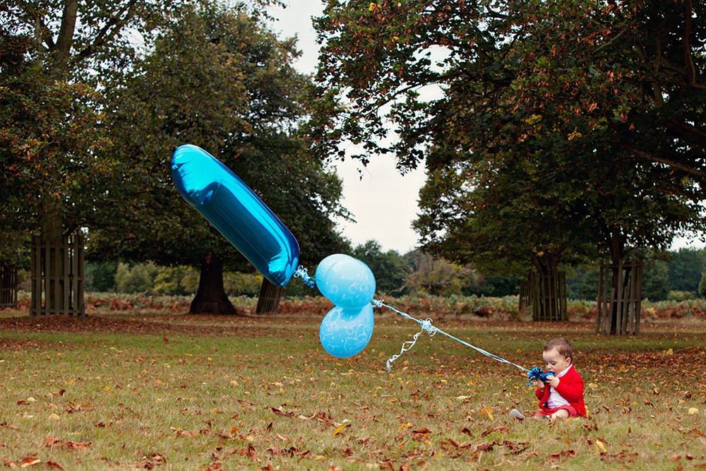 outdoor first birthday photoshoot in the park