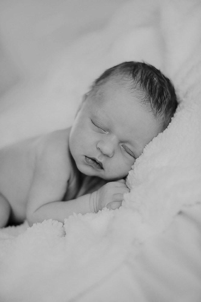 professional newborn photography session at home 