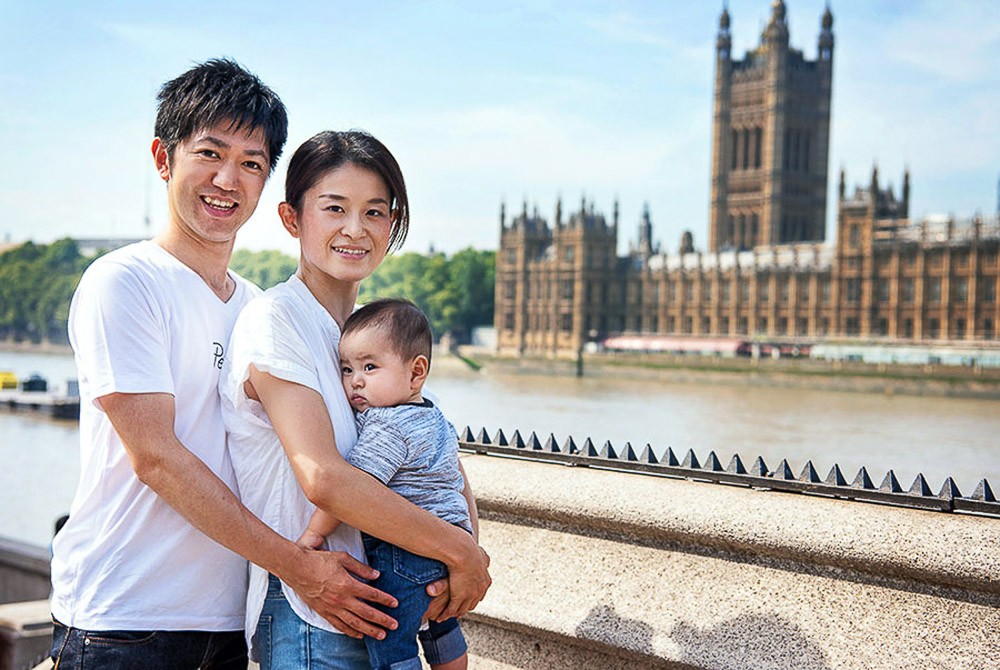 london vacation family photography with a baby