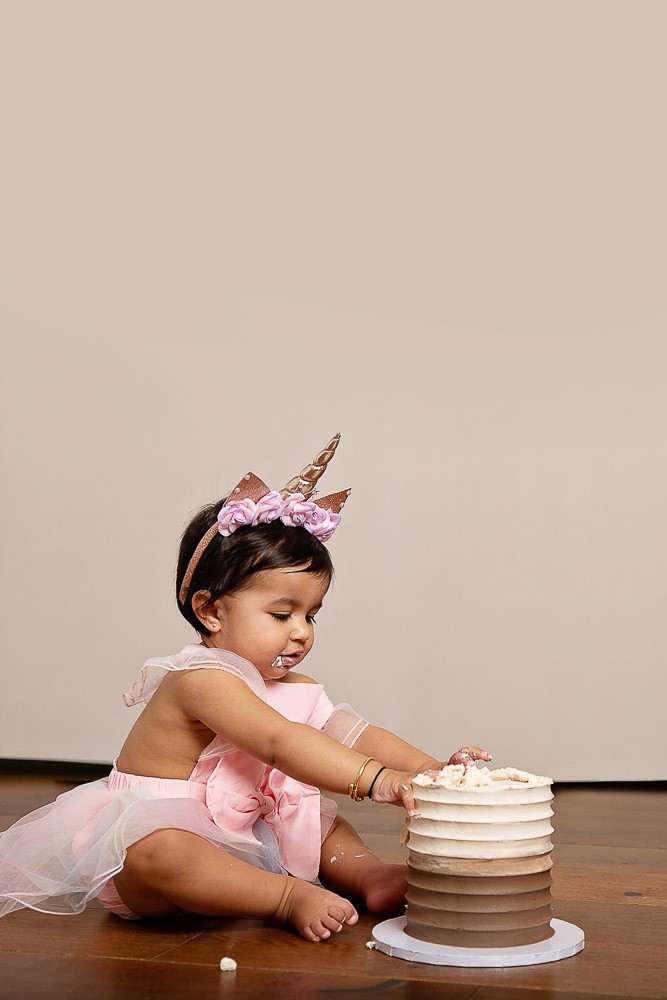 smash the cake 1st birthday photoshoot at home