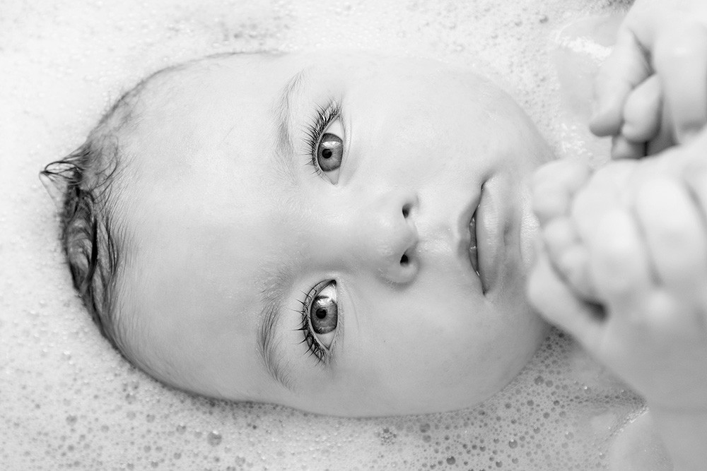 baby bath photoshoot at home