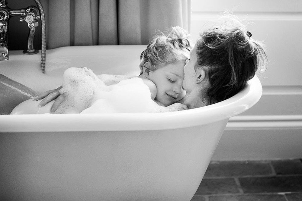 mother daughter bath photoshoot