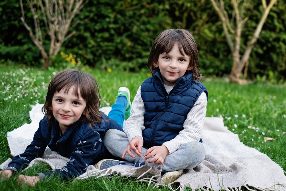 twins photoshoot london outdoor park