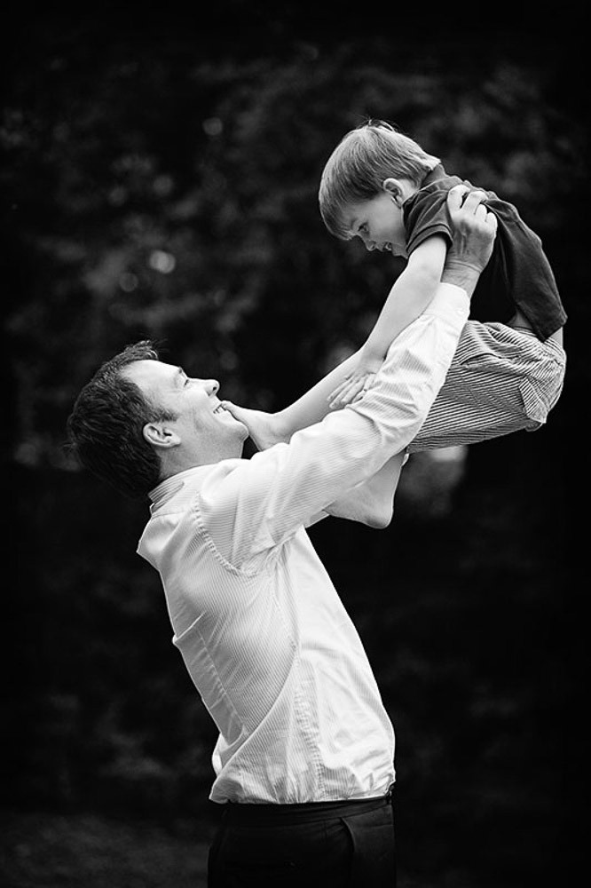 outdoor family photoshoot for Father's Day London