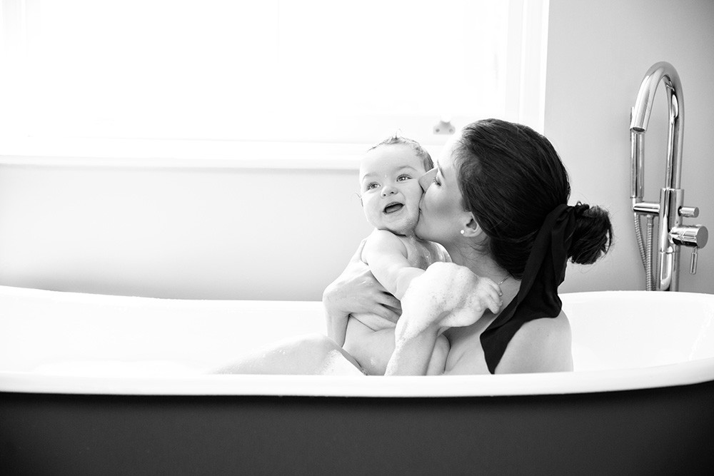 home bath photoshoot with a baby
